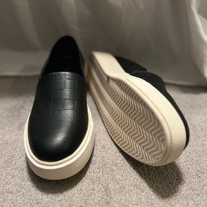 Vince Camuto sneakers - Size 10